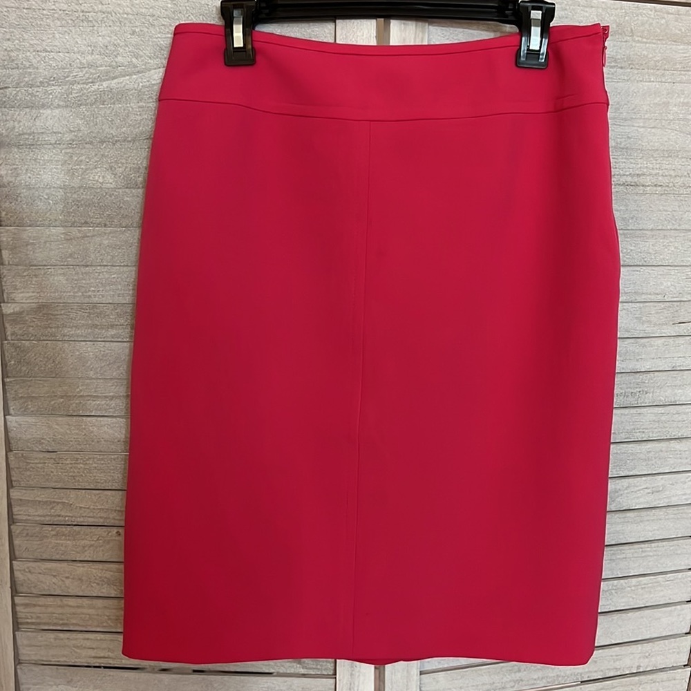 pink skirt size 6 in very good condition no rips or tears
